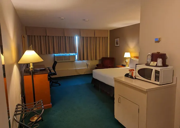 Nomad Hotel & Suites