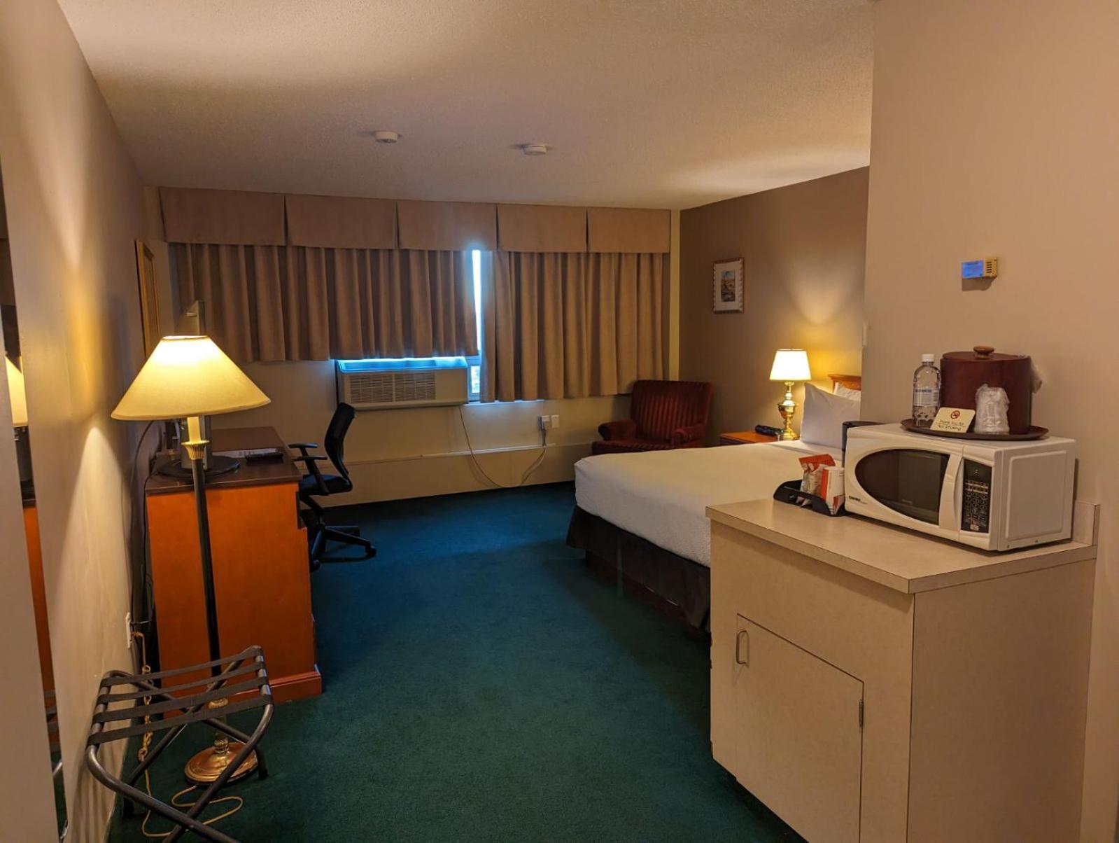 Nomad & Hotel